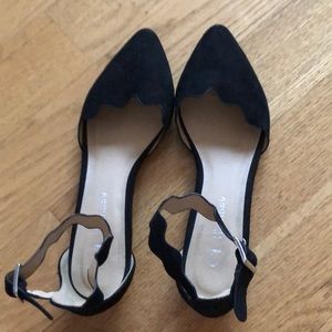 black sandals with comfortable soles